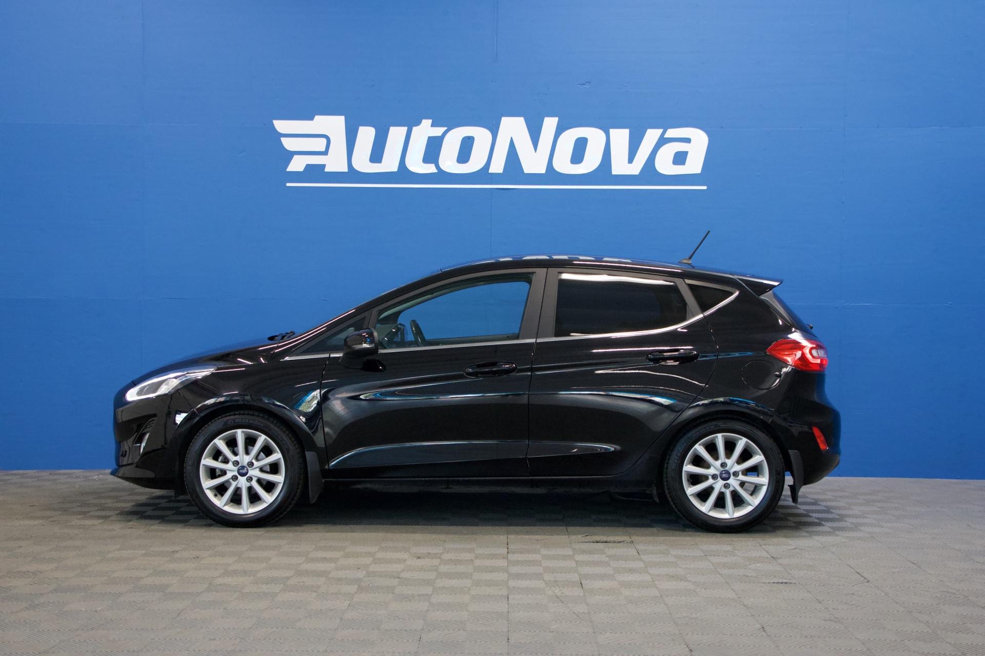Ford Fiesta 1,0 EcoBoost 100hv M6 Titanium 5-ovinen / Lohko + sisäp / Ratin- ja tuulilasinlämmitin / Vakkari / 2x alut - Autonova