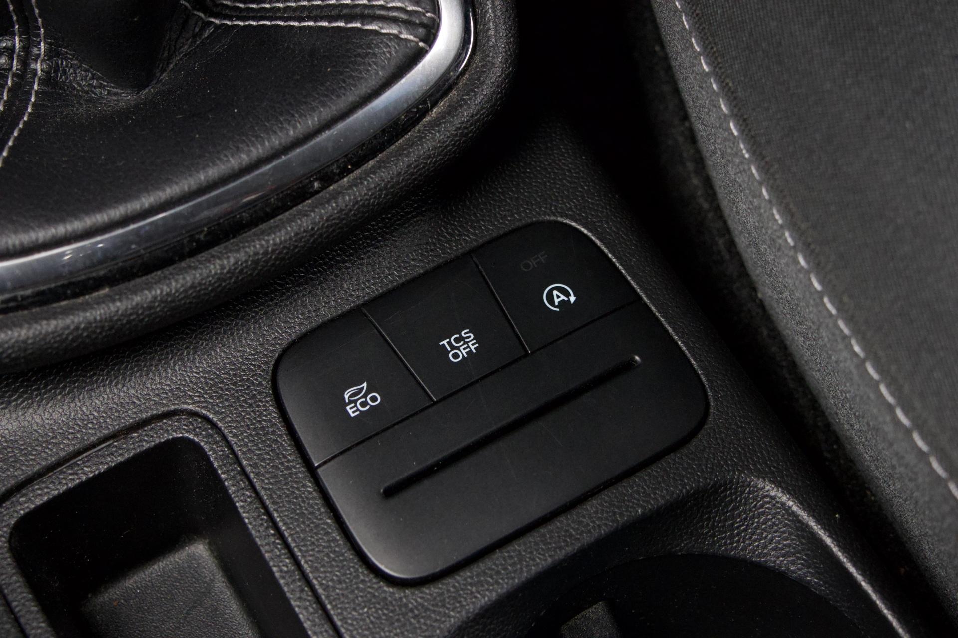 Ford Fiesta 1,0 EcoBoost 100hv M6 Titanium 5-ovinen / Lohko + sisäp / Ratin- ja tuulilasinlämmitin / Vakkari / 2x alut - Autonova