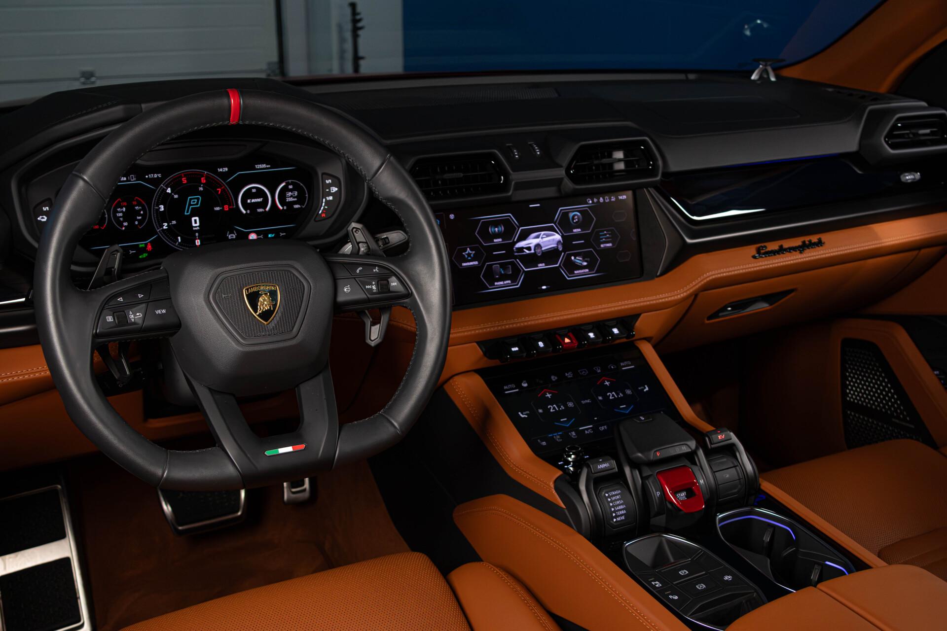 Lamborghini Urus SE 4.0 V8 / B&O / 23" / Style package / Rear entertainment / Special color / Panorama / ACC / HUD - Autonova