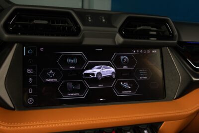 Lamborghini Urus SE 4.0 V8 / B&O / 23" / Style package / Rear entertainment / Special color / Panorama / ACC / HUD - Autonova