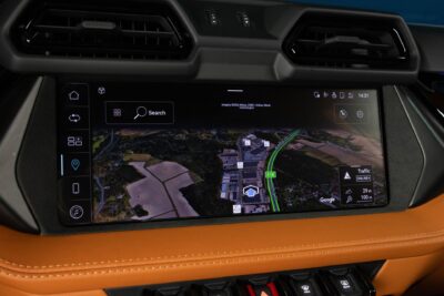 Lamborghini Urus SE 4.0 V8 / B&O / 23" / Style package / Rear entertainment / Special color / Panorama / ACC / HUD - Autonova