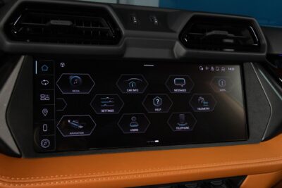 Lamborghini Urus SE 4.0 V8 / B&O / 23" / Style package / Rear entertainment / Special color / Panorama / ACC / HUD - Autonova