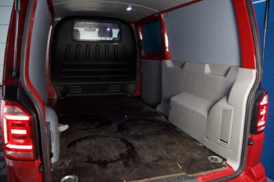 Volkswagen Transporter Pitkä 2,0 TDI 150 kW 4Motion DSG / Koukku / LED / Webasto / Tutkat ja kamera / Lohko / Takatilan lämmitin - Autonova