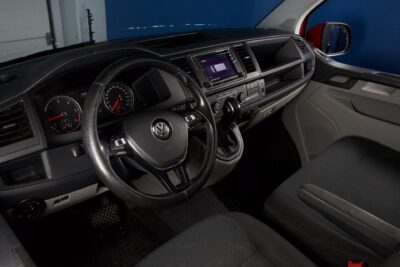 Volkswagen Transporter Pitkä 2,0 TDI 150 kW 4Motion DSG / Koukku / LED / Webasto / Tutkat ja kamera / Lohko / Takatilan lämmitin - Autonova
