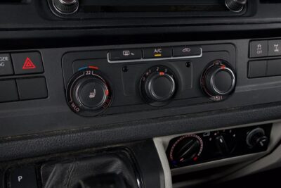 Volkswagen Transporter Pitkä 2,0 TDI 150 kW 4Motion DSG / Koukku / LED / Webasto / Tutkat ja kamera / Lohko / Takatilan lämmitin - Autonova