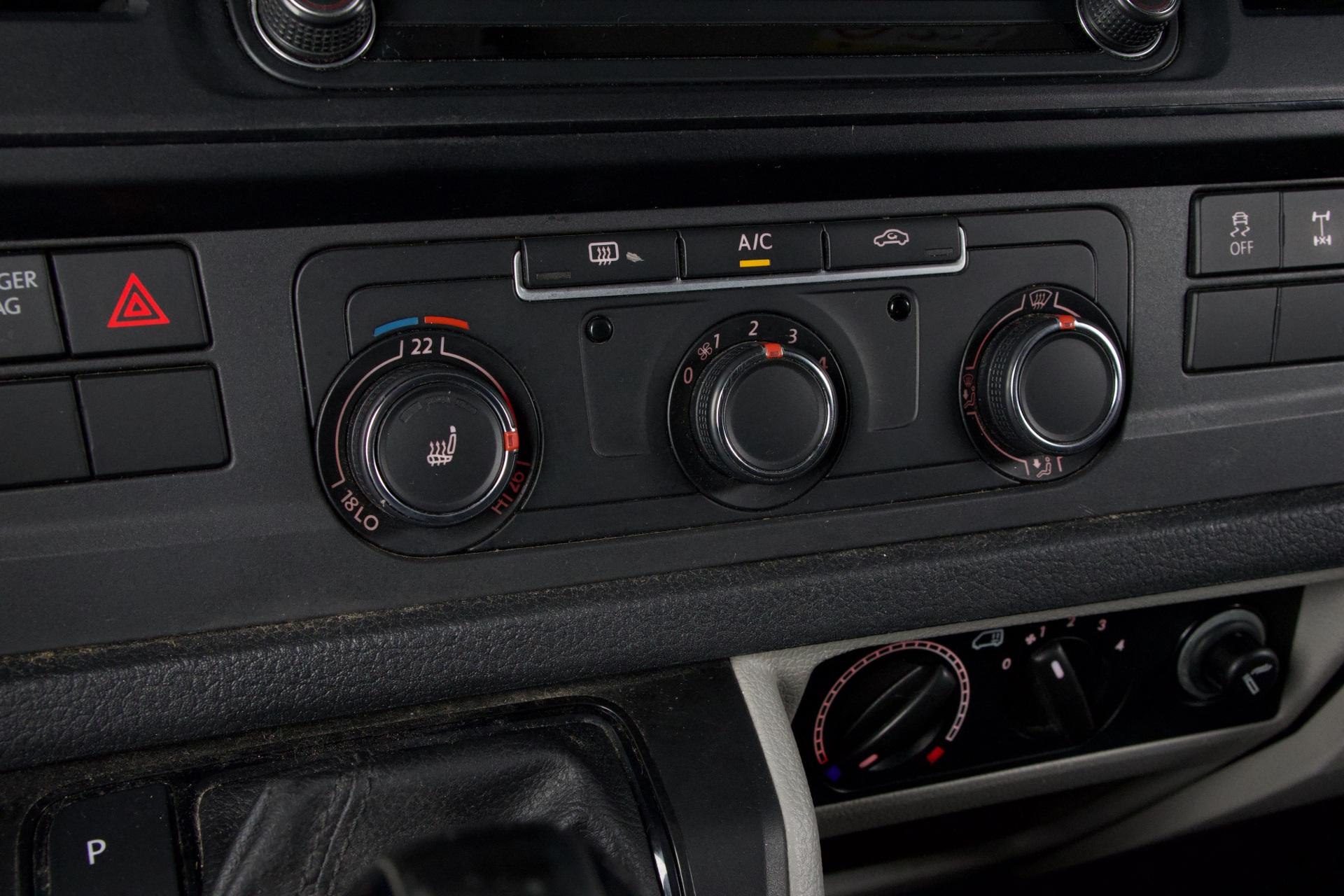 Volkswagen Transporter Pitkä 2,0 TDI 150 kW 4Motion DSG / Koukku / LED / Webasto / Tutkat ja kamera / Lohko / Takatilan lämmitin - Autonova