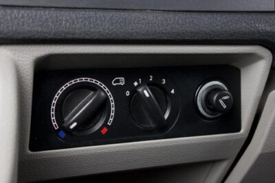 Volkswagen Transporter Pitkä 2,0 TDI 150 kW 4Motion DSG / Koukku / LED / Webasto / Tutkat ja kamera / Lohko / Takatilan lämmitin - Autonova