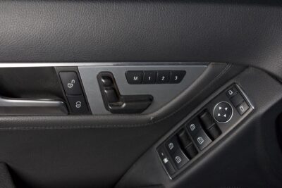 Mercedes-Benz C 220 CDI BE T 4Matic A Premium Business / AMG sisä- ja ulkopaketti / Webasto / Nahat / Tutkat / Vetokoukku - AutoNova