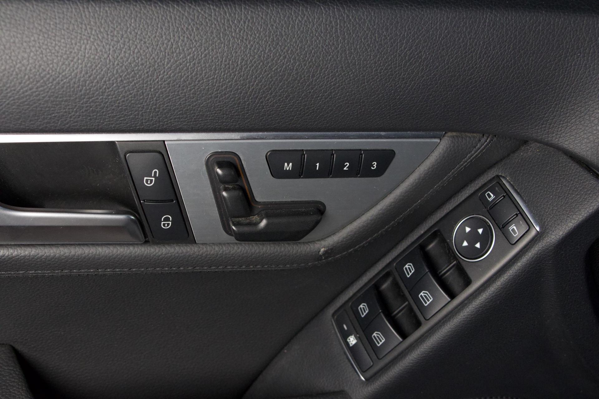 Mercedes-Benz C 220 CDI BE T 4Matic A Premium Business / AMG sisä- ja ulkopaketti / Webasto / Nahat / Tutkat / Vetokoukku - AutoNova