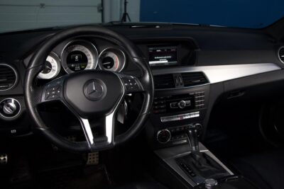 Mercedes-Benz C 220 CDI BE T 4Matic A Premium Business / AMG sisä- ja ulkopaketti / Webasto / Nahat / Tutkat / Vetokoukku - AutoNova