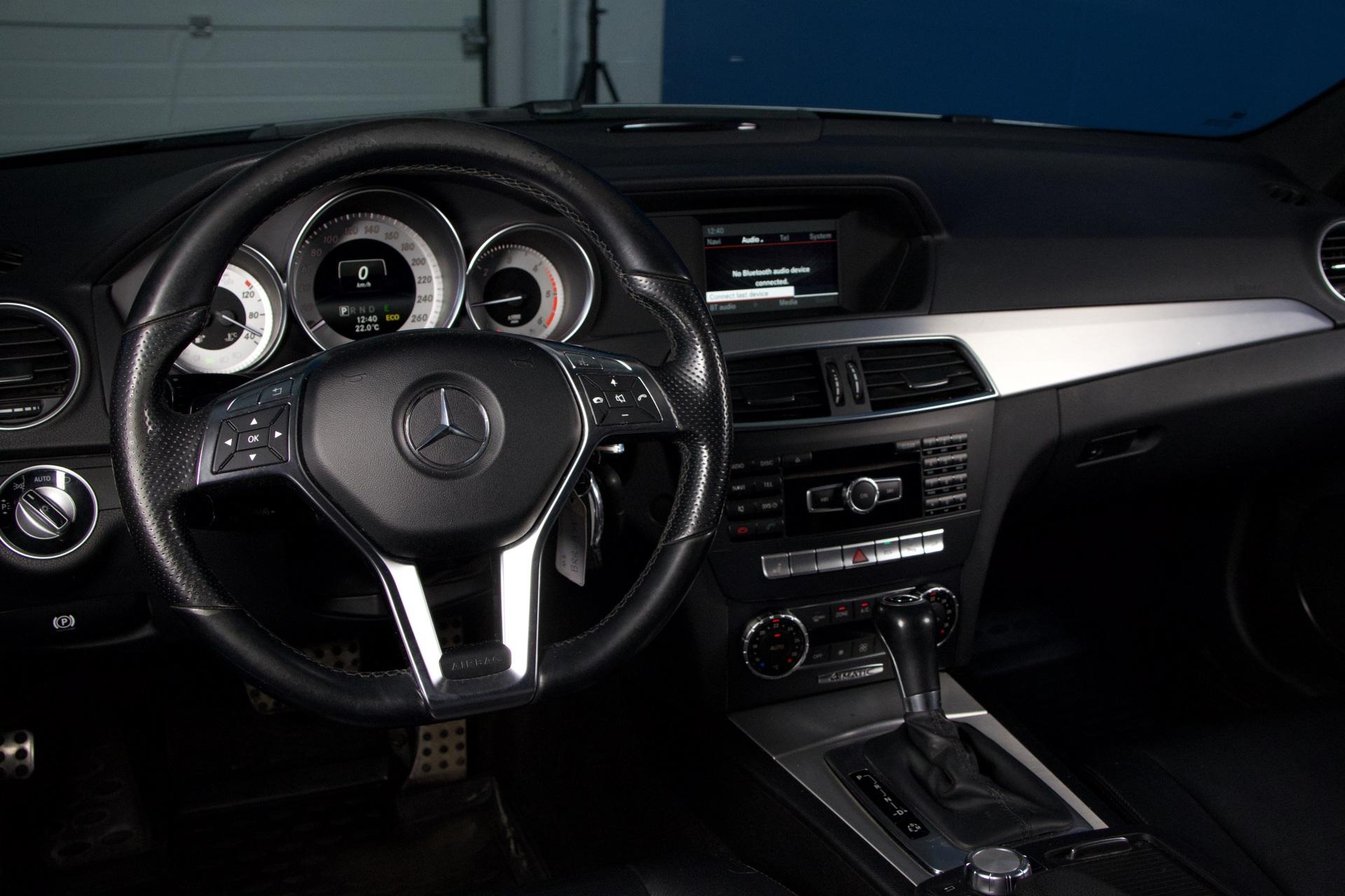 Mercedes-Benz C 220 CDI BE T 4Matic A Premium Business / AMG sisä- ja ulkopaketti / Webasto / Nahat / Tutkat / Vetokoukku - AutoNova