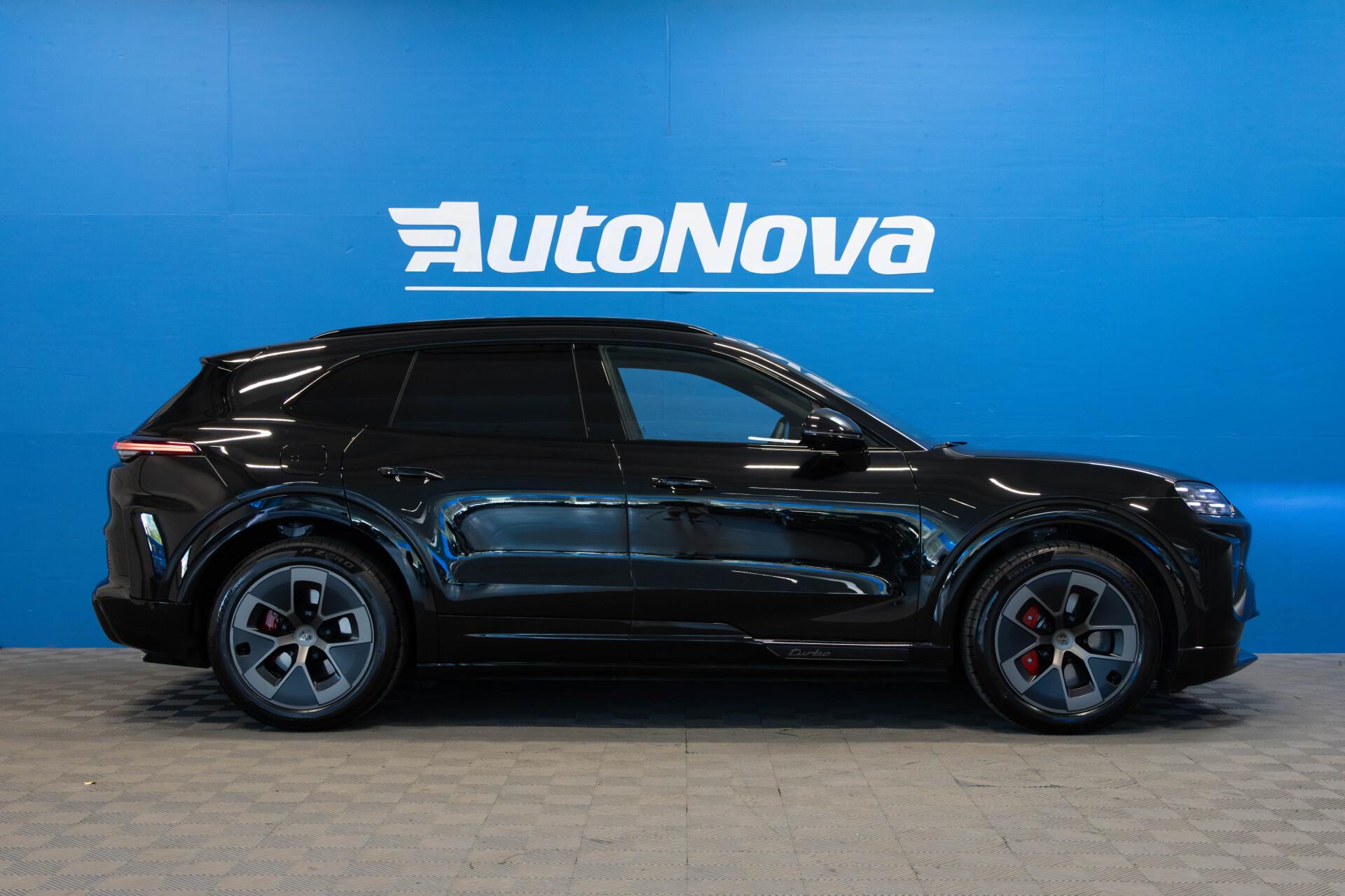 Porsche Cayenne Cayenne Turbo / HUD / BOSE / Drive Assist / Koukku / Panorama / Sport Chrono / Nelipyöräohjaus / Muistipenkit / 21" - AutoNova