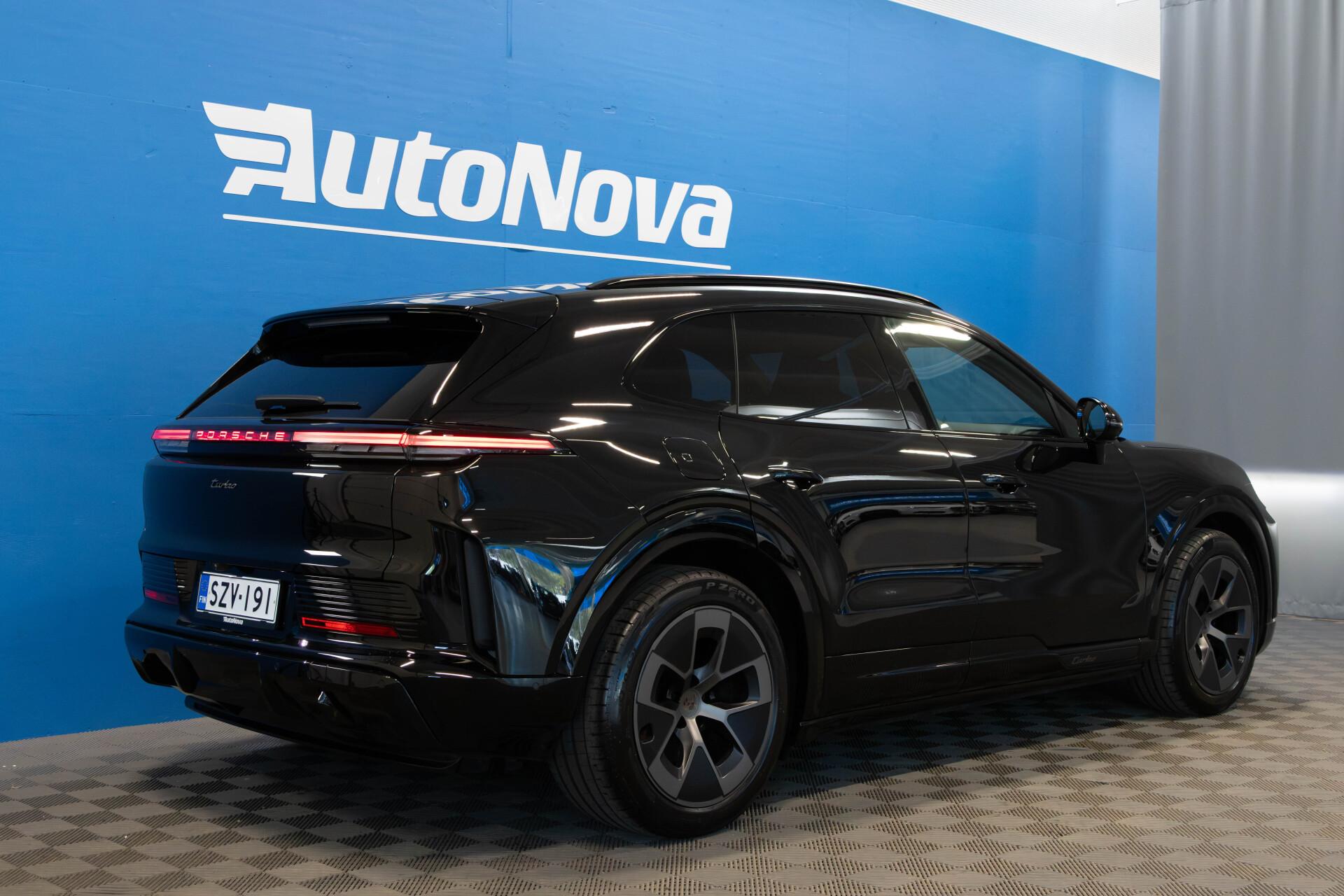 Porsche Cayenne Cayenne Turbo / HUD / BOSE / Drive Assist / Koukku / Panorama / Sport Chrono / Nelipyöräohjaus / Muistipenkit / 21" - AutoNova