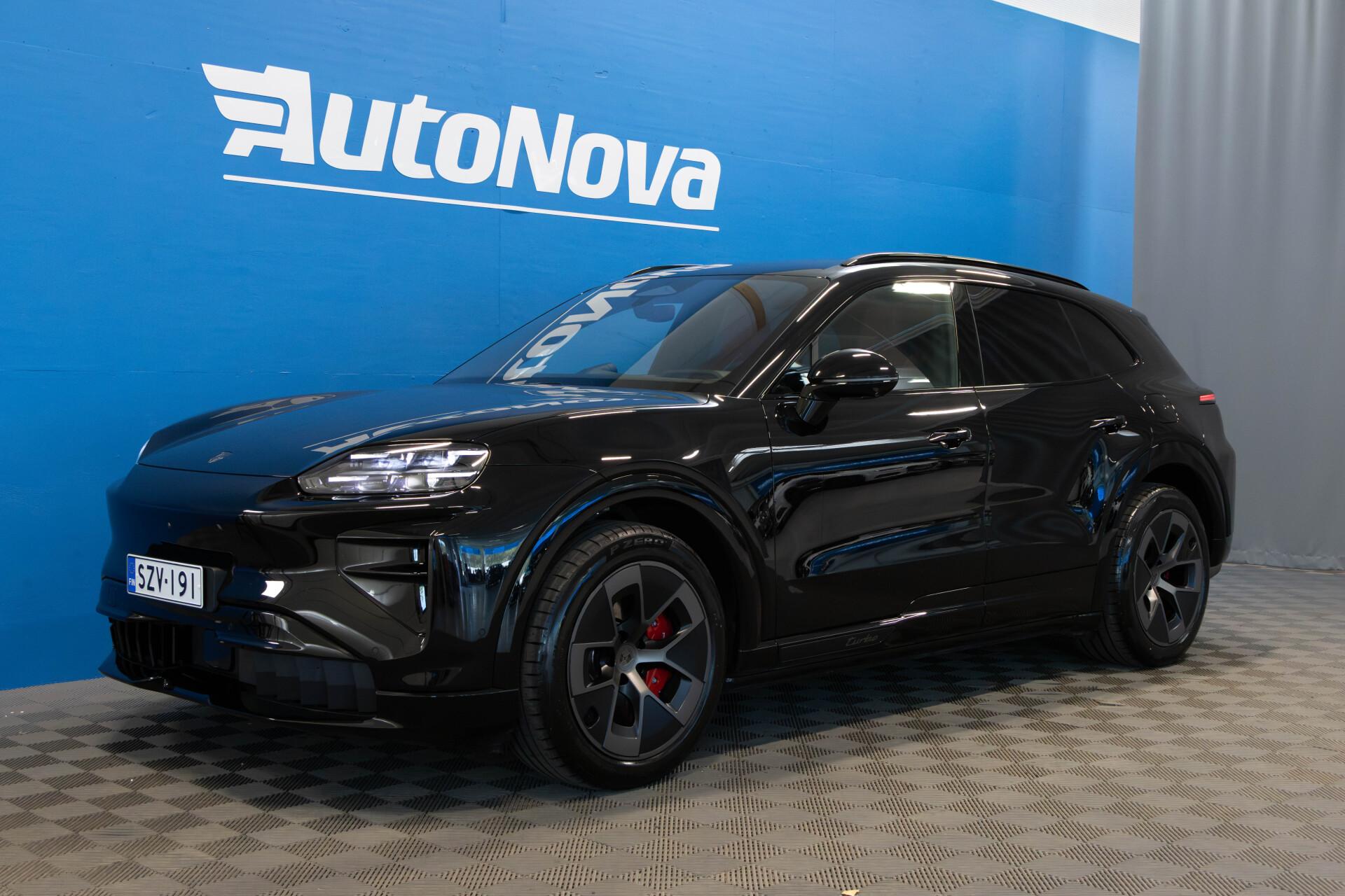 Porsche Cayenne Cayenne Turbo / HUD / BOSE / Drive Assist / Koukku / Panorama / Sport Chrono / Nelipyöräohjaus / Muistipenkit / 21" - AutoNova