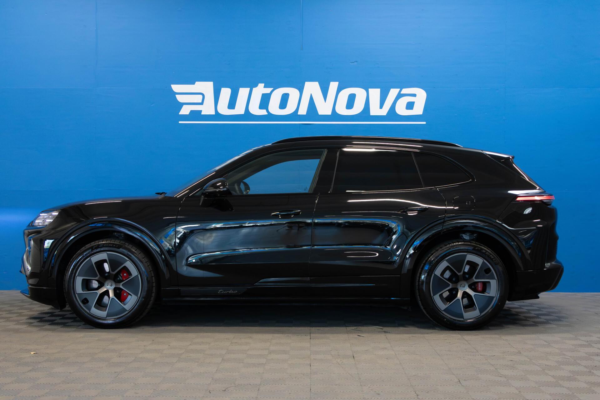 Porsche Cayenne Cayenne Turbo / HUD / BOSE / Drive Assist / Koukku / Panorama / Sport Chrono / Nelipyöräohjaus / Muistipenkit / 21" - AutoNova