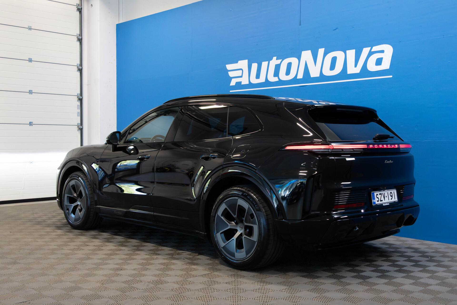Porsche Cayenne Cayenne Turbo / HUD / BOSE / Drive Assist / Koukku / Panorama / Sport Chrono / Nelipyöräohjaus / Muistipenkit / 21" - AutoNova
