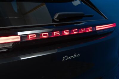 Porsche Cayenne Cayenne Turbo / HUD / BOSE / Drive Assist / Koukku / Panorama / Sport Chrono / Nelipyöräohjaus / Muistipenkit / 21" - AutoNova