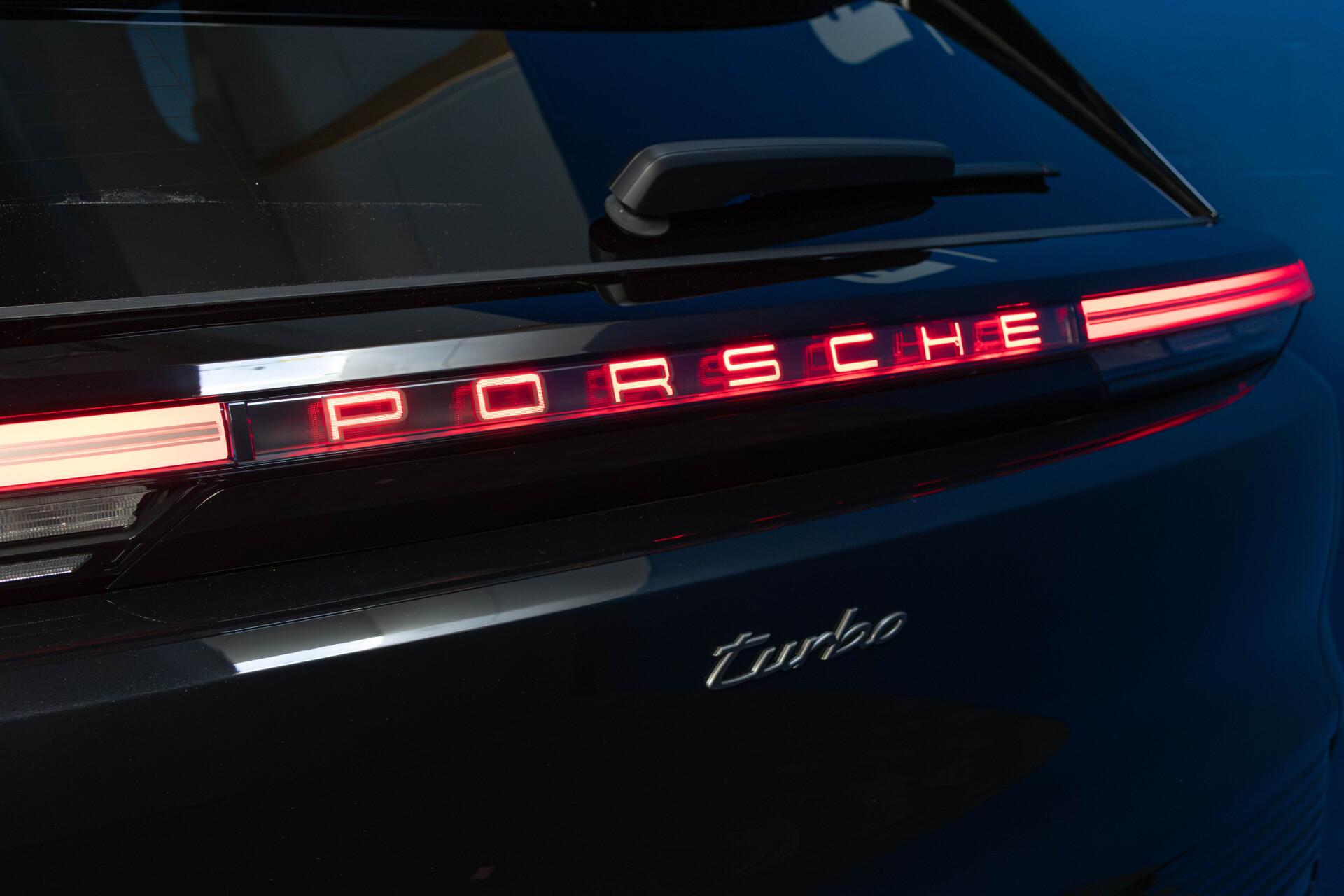 Porsche Cayenne Cayenne Turbo / HUD / BOSE / Drive Assist / Koukku / Panorama / Sport Chrono / Nelipyöräohjaus / Muistipenkit / 21" - AutoNova