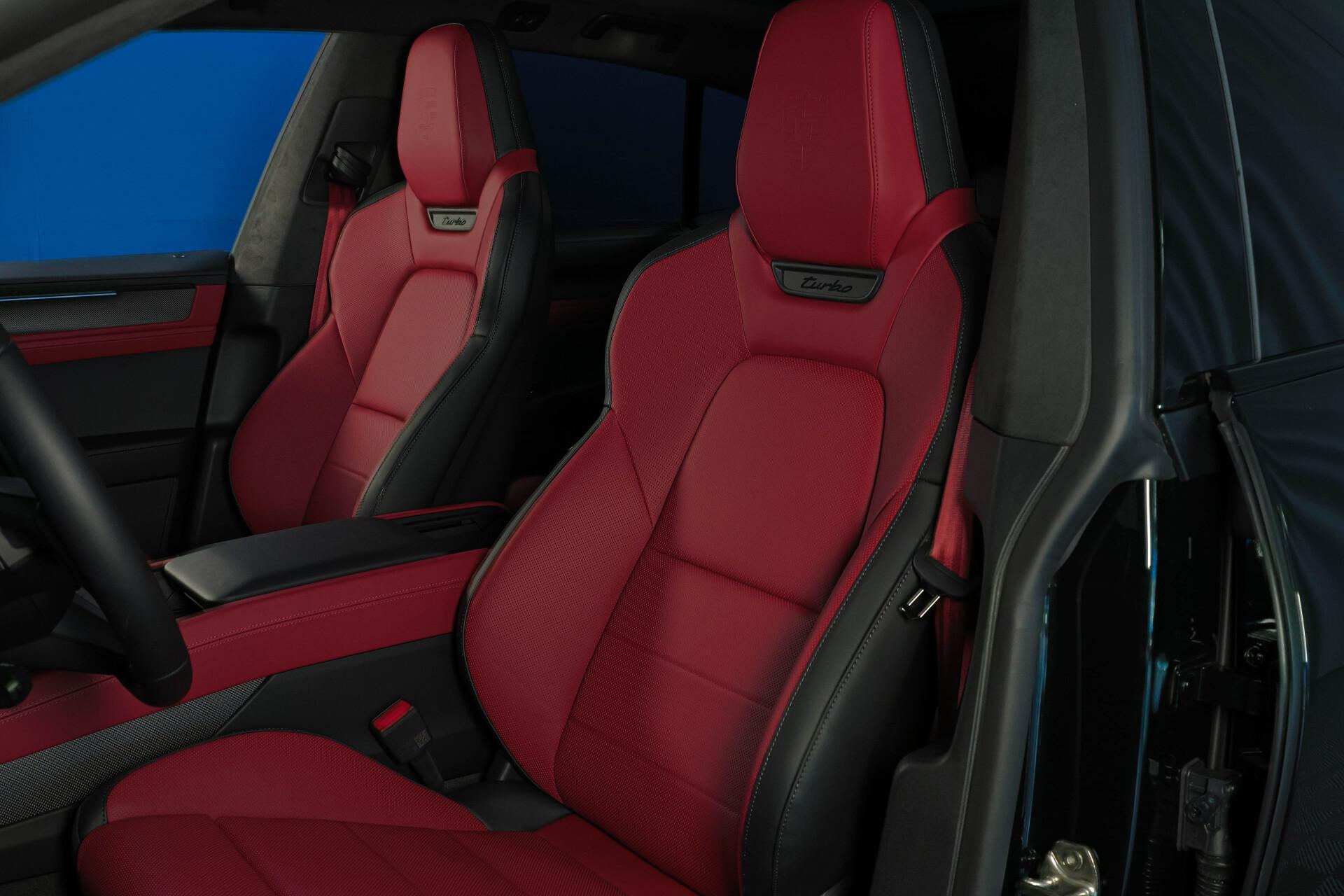 Porsche Cayenne Cayenne Turbo / HUD / BOSE / Drive Assist / Koukku / Panorama / Sport Chrono / Nelipyöräohjaus / Muistipenkit / 21" - AutoNova