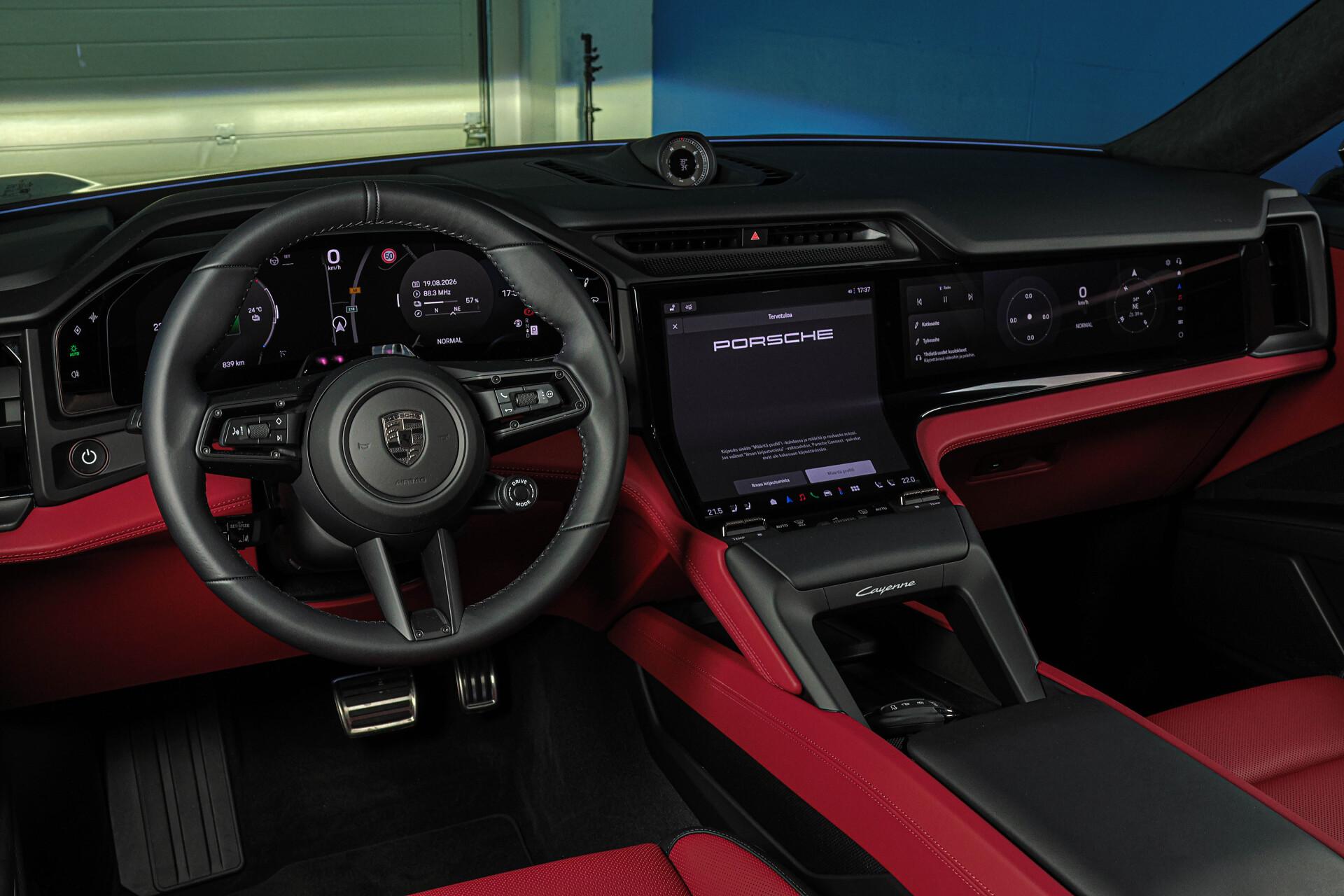 Porsche Cayenne Cayenne Turbo / HUD / BOSE / Drive Assist / Koukku / Panorama / Sport Chrono / Nelipyöräohjaus / Muistipenkit / 21" - AutoNova