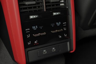 Porsche Cayenne Cayenne Turbo / HUD / BOSE / Drive Assist / Koukku / Panorama / Sport Chrono / Nelipyöräohjaus / Muistipenkit / 21" - AutoNova