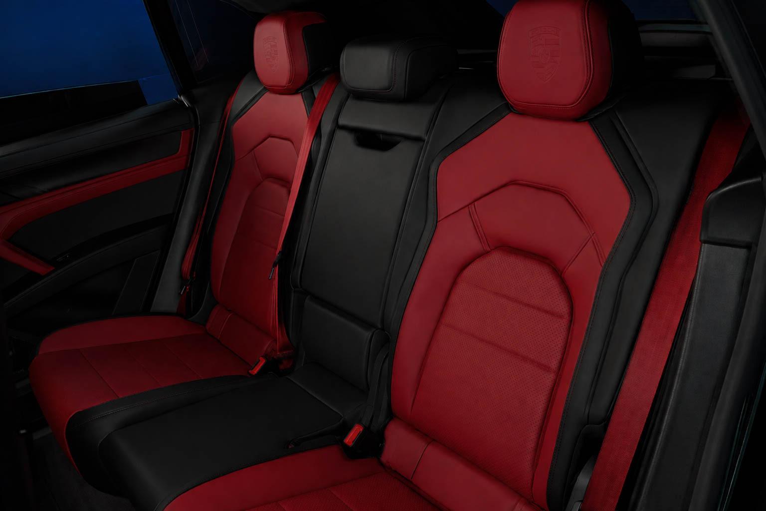 Porsche Cayenne Cayenne Turbo / HUD / BOSE / Drive Assist / Koukku / Panorama / Sport Chrono / Nelipyöräohjaus / Muistipenkit / 21" - AutoNova