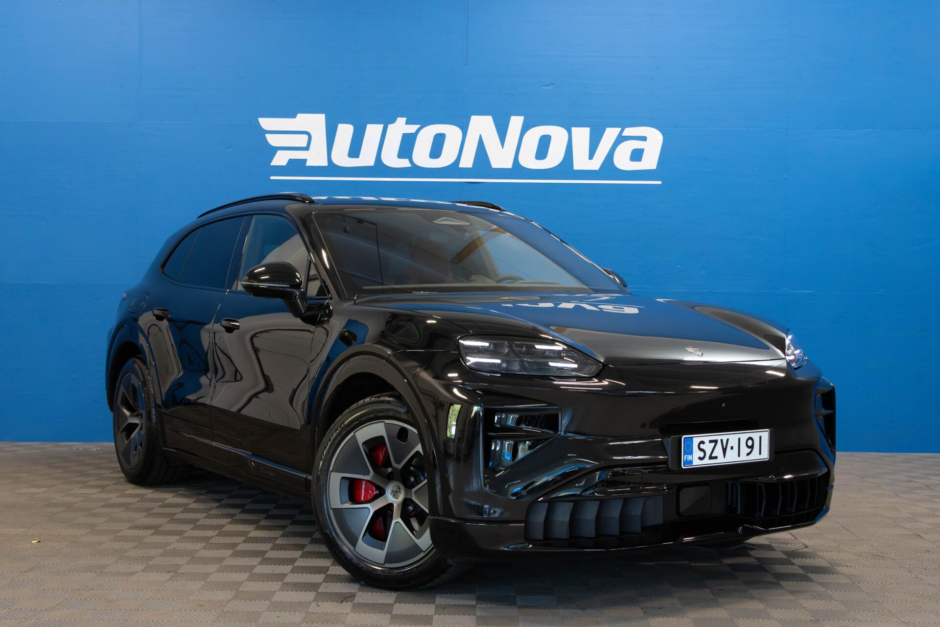 Porsche Cayenne Cayenne Turbo / HUD / BOSE / Drive Assist / Koukku / Panorama / Sport Chrono / Nelipyöräohjaus / Muistipenkit / 21" - AutoNova