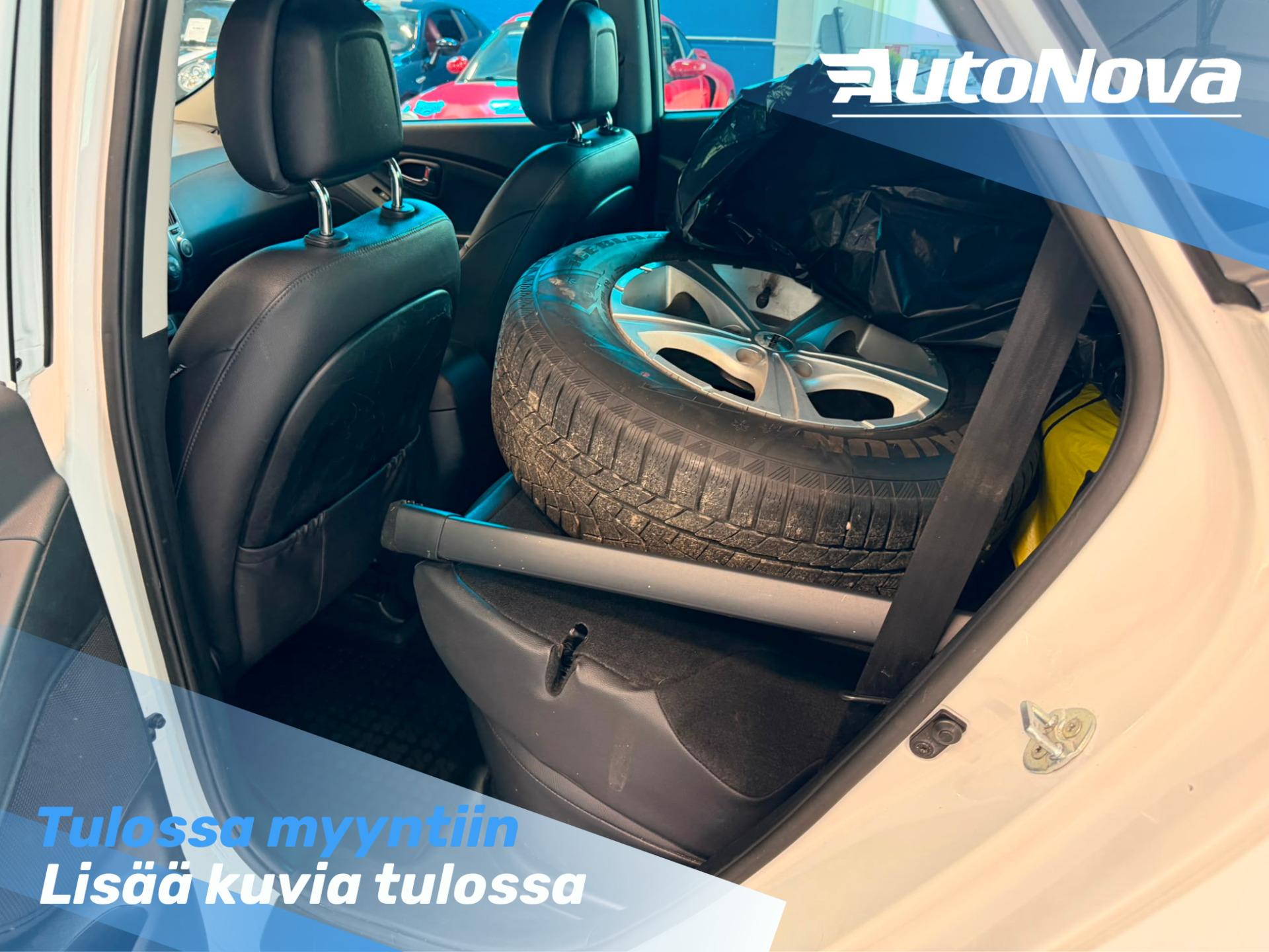 Hyundai ix35 4WD 2,0 CRDi 100kW 6MT Comfort Plus / Suomi-Auto / Lohko / Vetokoukku / LED / Kamera / Ratinlämmitin - Autonova