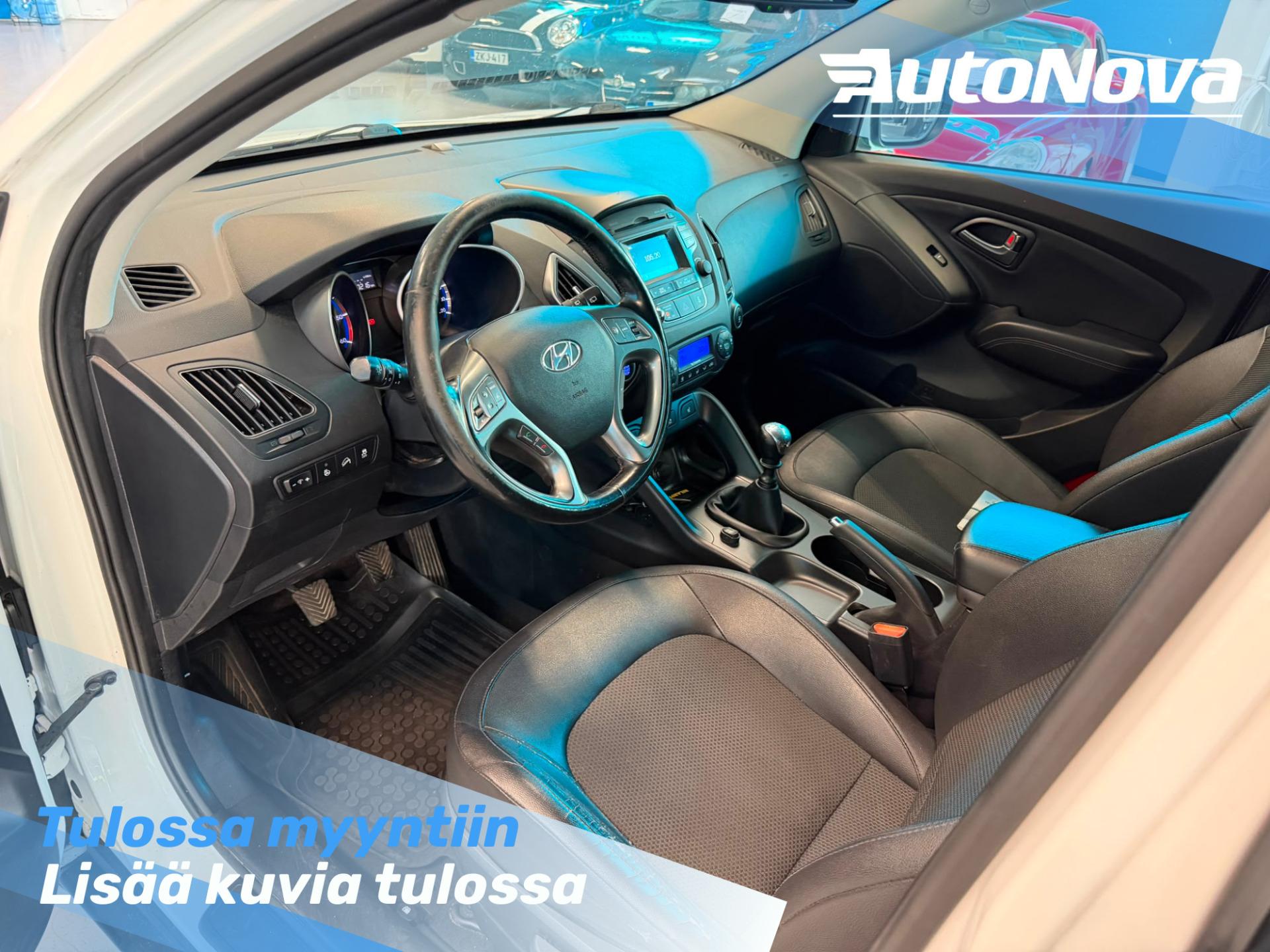 Hyundai ix35 4WD 2,0 CRDi 100kW 6MT Comfort Plus / Suomi-Auto / Lohko / Vetokoukku / LED / Kamera / Ratinlämmitin - Autonova