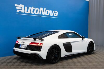 Audi R8 V10 Performance Plus / Capristo / Kuppipenkit / Extended Carbon / Keraamiset jarrut / Magnetic Ride / KW / Vossen - AutoNova