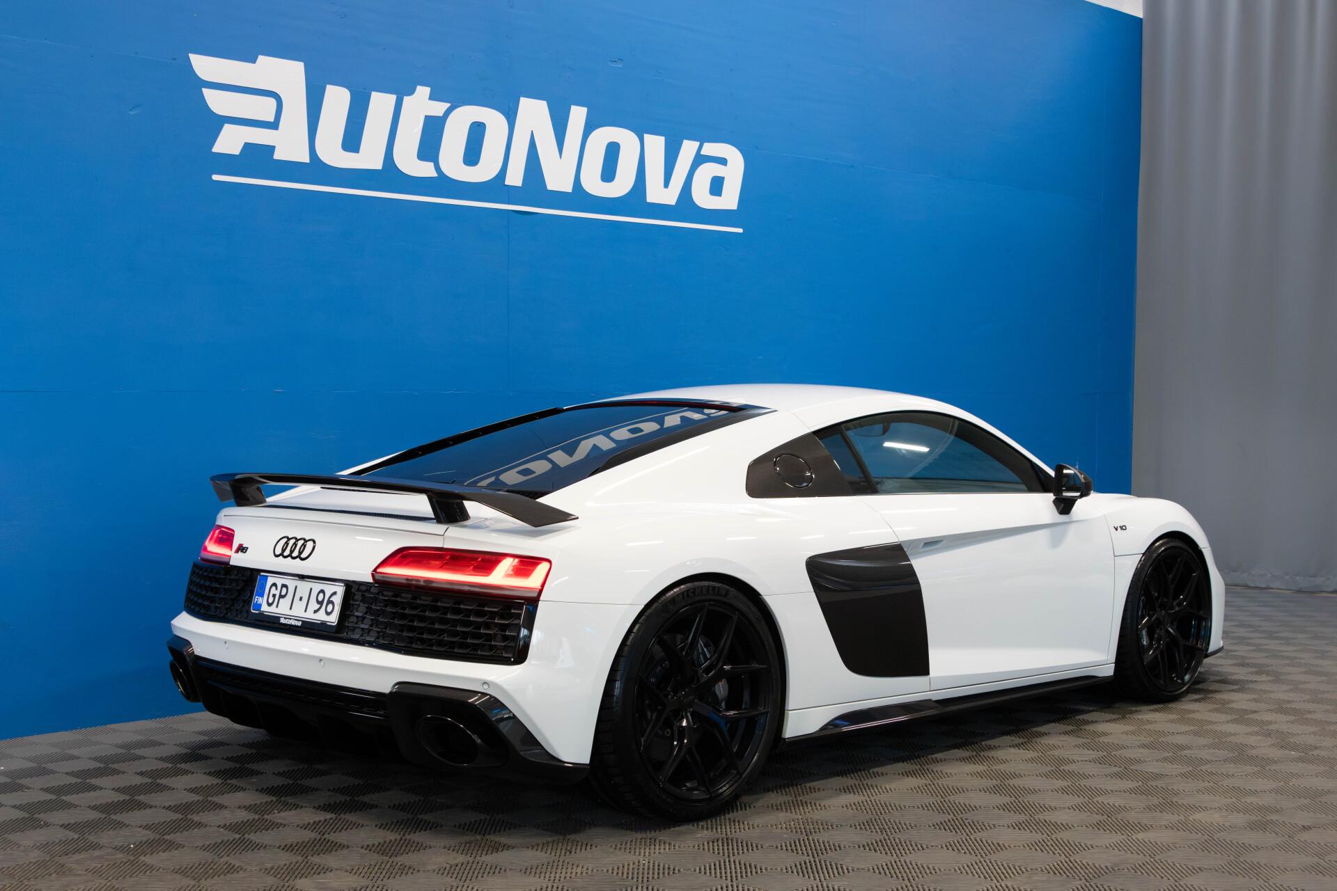 Audi R8 V10 Performance Plus / Capristo / Kuppipenkit / Extended Carbon / Keraamiset jarrut / Magnetic Ride / KW / Vossen - AutoNova