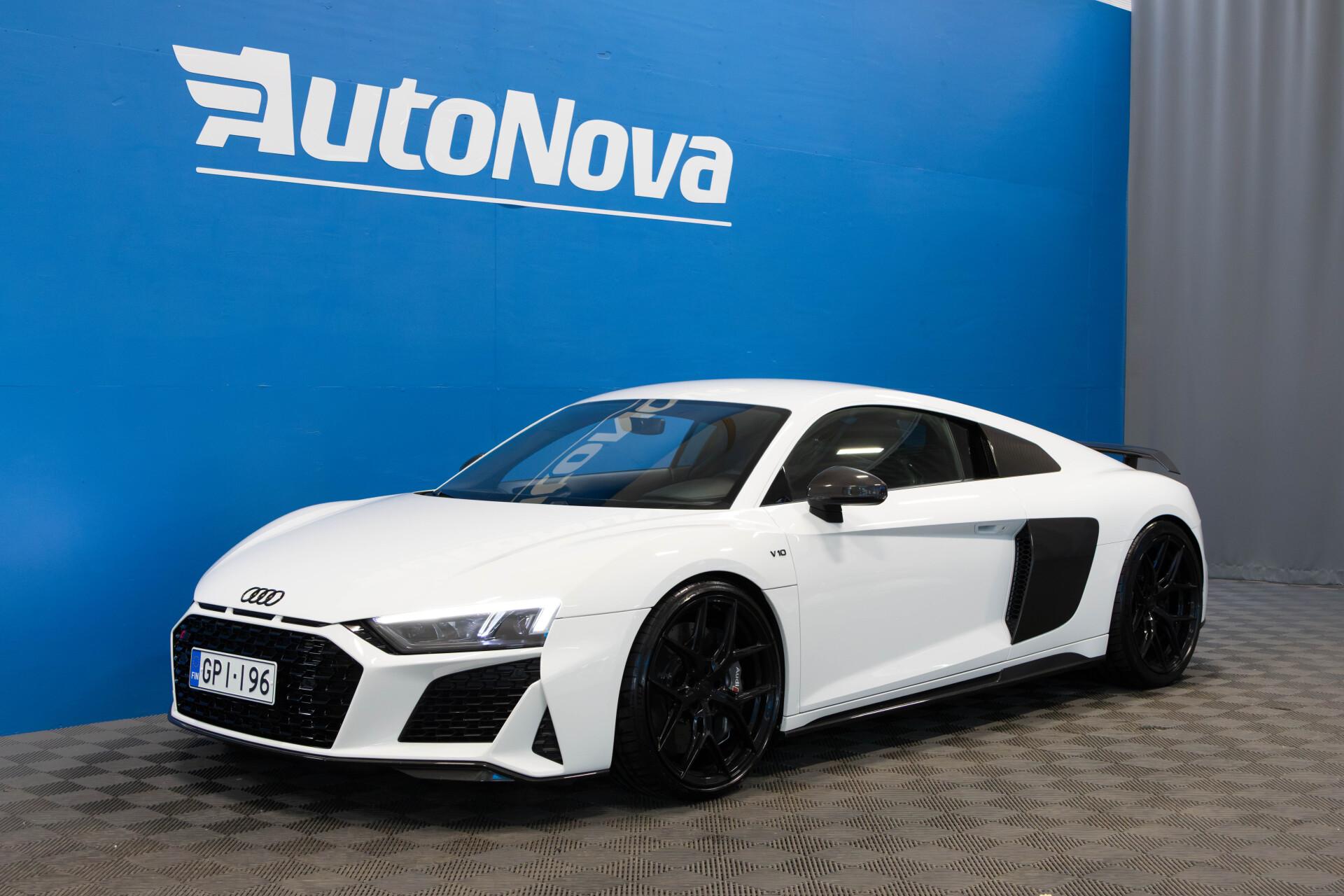 Audi R8 V10 Performance Plus / Capristo / Kuppipenkit / Extended Carbon / Keraamiset jarrut / Magnetic Ride / KW / Vossen - AutoNova