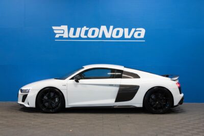 Audi R8 V10 Performance Plus / Capristo / Kuppipenkit / Extended Carbon / Keraamiset jarrut / Magnetic Ride / KW / Vossen - AutoNova