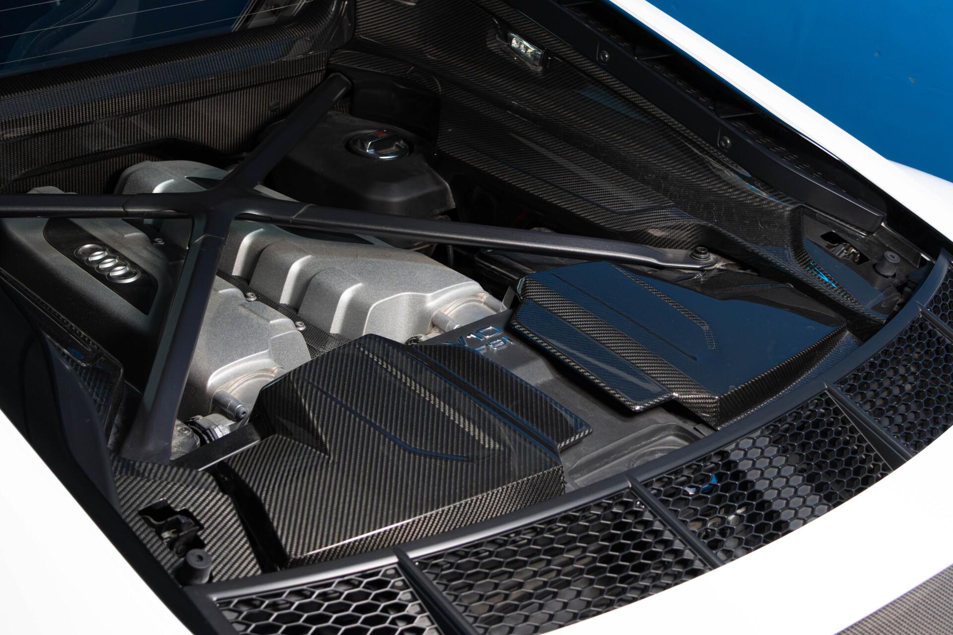 Audi R8 V10 Performance Plus / Capristo / Kuppipenkit / Extended Carbon / Keraamiset jarrut / Magnetic Ride / KW / Vossen - AutoNova