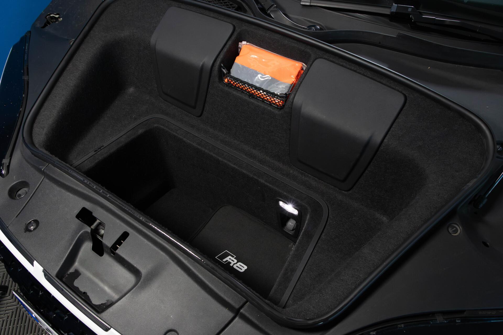 Audi R8 V10 Performance Plus / Capristo / Kuppipenkit / Extended Carbon / Keraamiset jarrut / Magnetic Ride / KW / Vossen - AutoNova