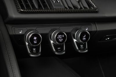 Audi R8 V10 Performance Plus / Capristo / Kuppipenkit / Extended Carbon / Keraamiset jarrut / Magnetic Ride / KW / Vossen - AutoNova