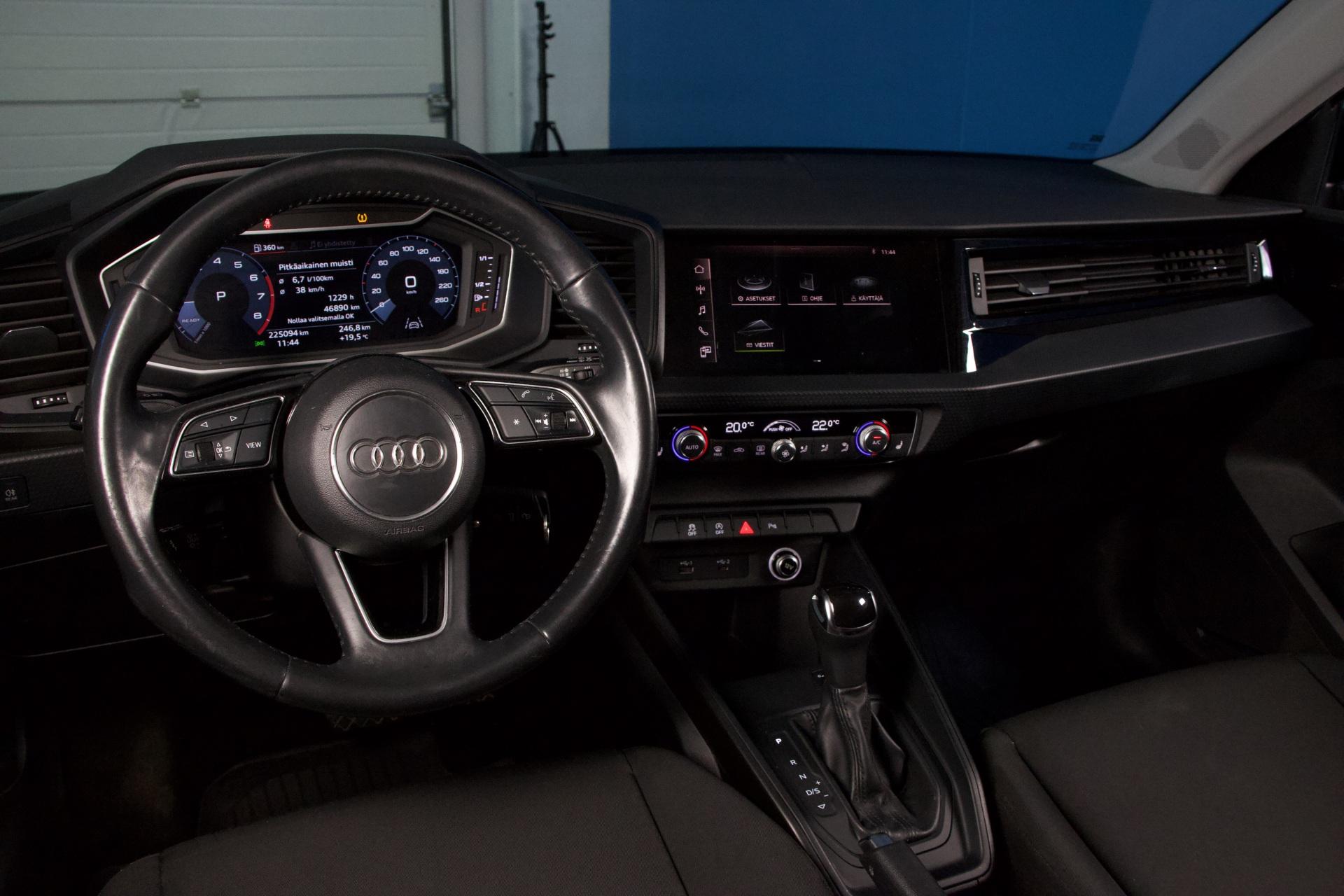 Audi A1 Sportback edition one 30 TFSI 85 kW S tronc S-Line / P.Kamera / Adapt. Vakkari / Apple Carplay / Digimittaristo / LED - AutoNova
