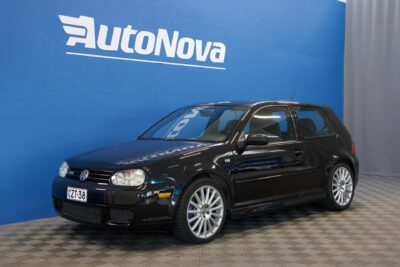 Volkswagen Golf R32 HATCHBACK 4MOTION / Dokumentoitu historia / Juuri tehty erittäin kattava huolto / Kysy lisää! - AutoNova