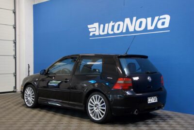 Volkswagen Golf R32 HATCHBACK 4MOTION / Dokumentoitu historia / Juuri tehty erittäin kattava huolto / Kysy lisää! - AutoNova