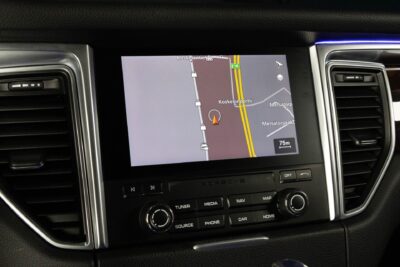 Porsche Macan S Diesel / Facelift / 14-penkit / Muistinahat / Tutkat + kamera / Vetokoukku / Suomiauto / Juuri huollettu! - AutoNova