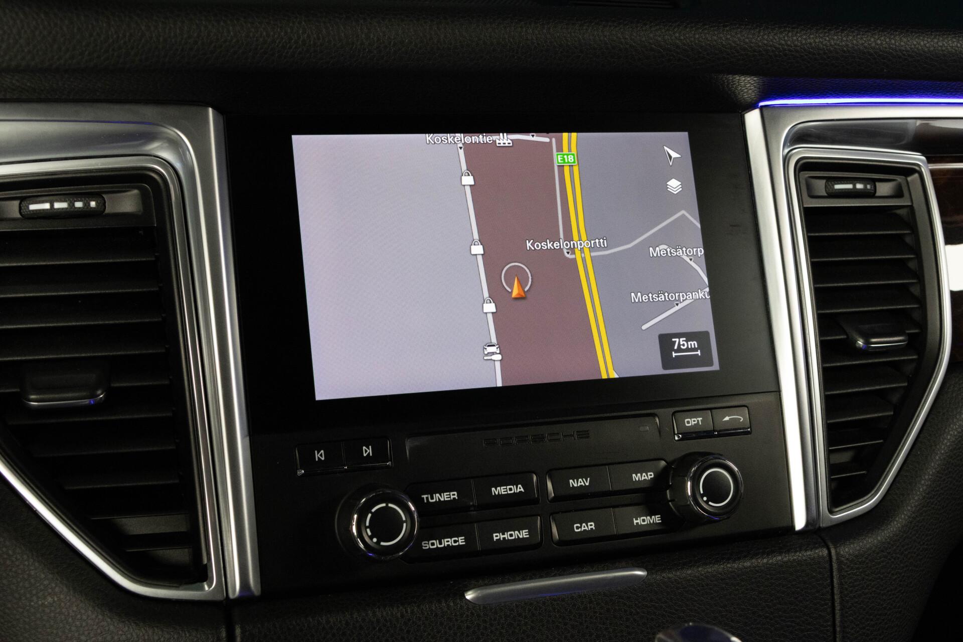 Porsche Macan S Diesel / Facelift / 14-penkit / Muistinahat / Tutkat + kamera / Vetokoukku / Suomiauto / Juuri huollettu! - AutoNova