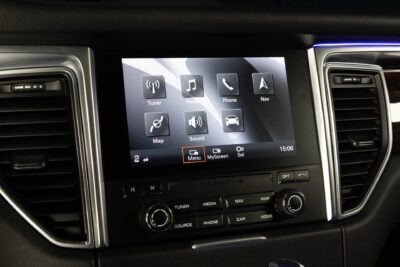 Porsche Macan S Diesel / Facelift / 14-penkit / Muistinahat / Tutkat + kamera / Vetokoukku / Suomiauto / Juuri huollettu! - AutoNova