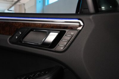 Porsche Macan S Diesel / Facelift / 14-penkit / Muistinahat / Tutkat + kamera / Vetokoukku / Suomiauto / Juuri huollettu! - AutoNova