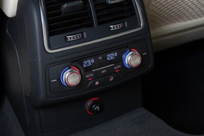 Audi A6 Avant Business Sport S-Line 3,0 V6 TDI 200 kW / BOSE / ACC / Eber / LED / Koukku / KW-Alusta / Nogaro Blue - AutoNova