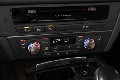 Audi A6 Avant Business Sport S-Line 3,0 V6 TDI 200 kW / BOSE / ACC / Eber / LED / Koukku / KW-Alusta / Nogaro Blue - AutoNova