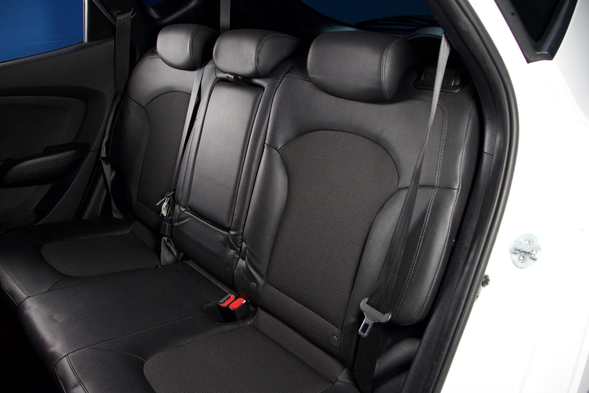 Hyundai ix35 4WD 2,0 CRDi 100kW 6MT Comfort Plus / Suomi-Auto / Lohko / Vetokoukku / LED / Kamera / Ratinlämmitin - AutoNova