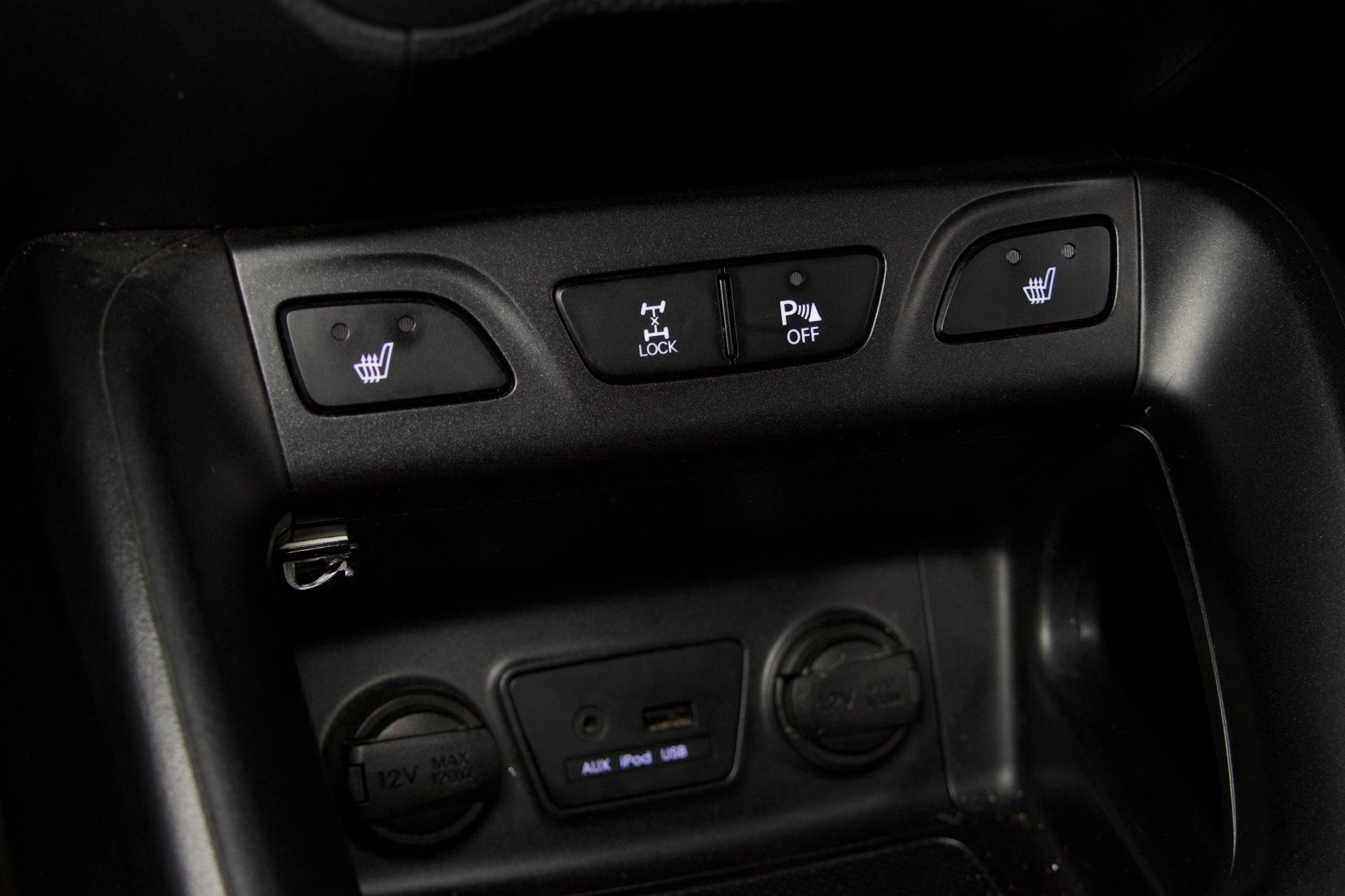 Hyundai ix35 4WD 2,0 CRDi 100kW 6MT Comfort Plus / Suomi-Auto / Lohko / Vetokoukku / LED / Kamera / Ratinlämmitin - AutoNova