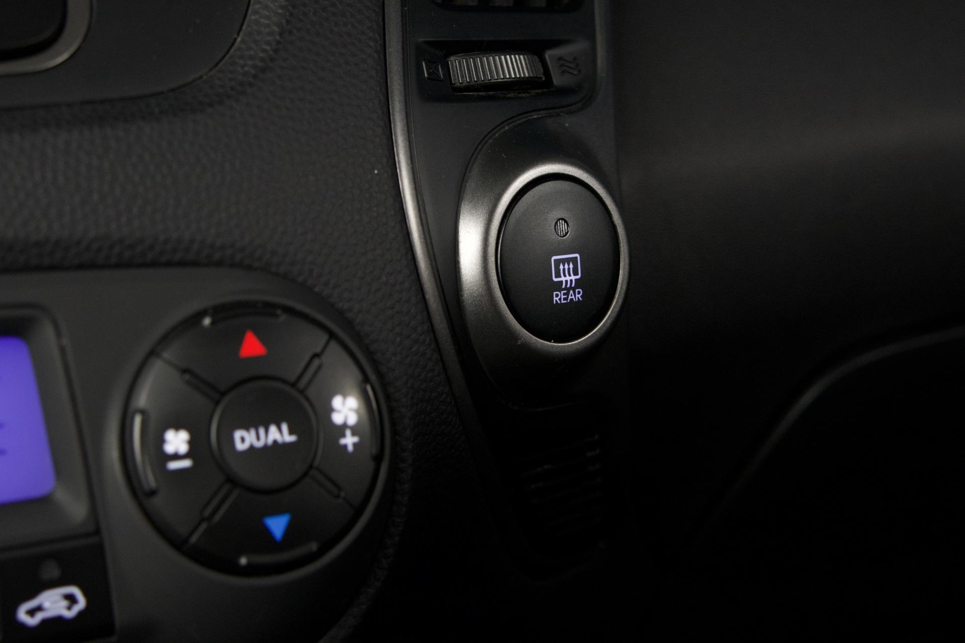 Hyundai ix35 4WD 2,0 CRDi 100kW 6MT Comfort Plus / Suomi-Auto / Lohko / Vetokoukku / LED / Kamera / Ratinlämmitin - AutoNova