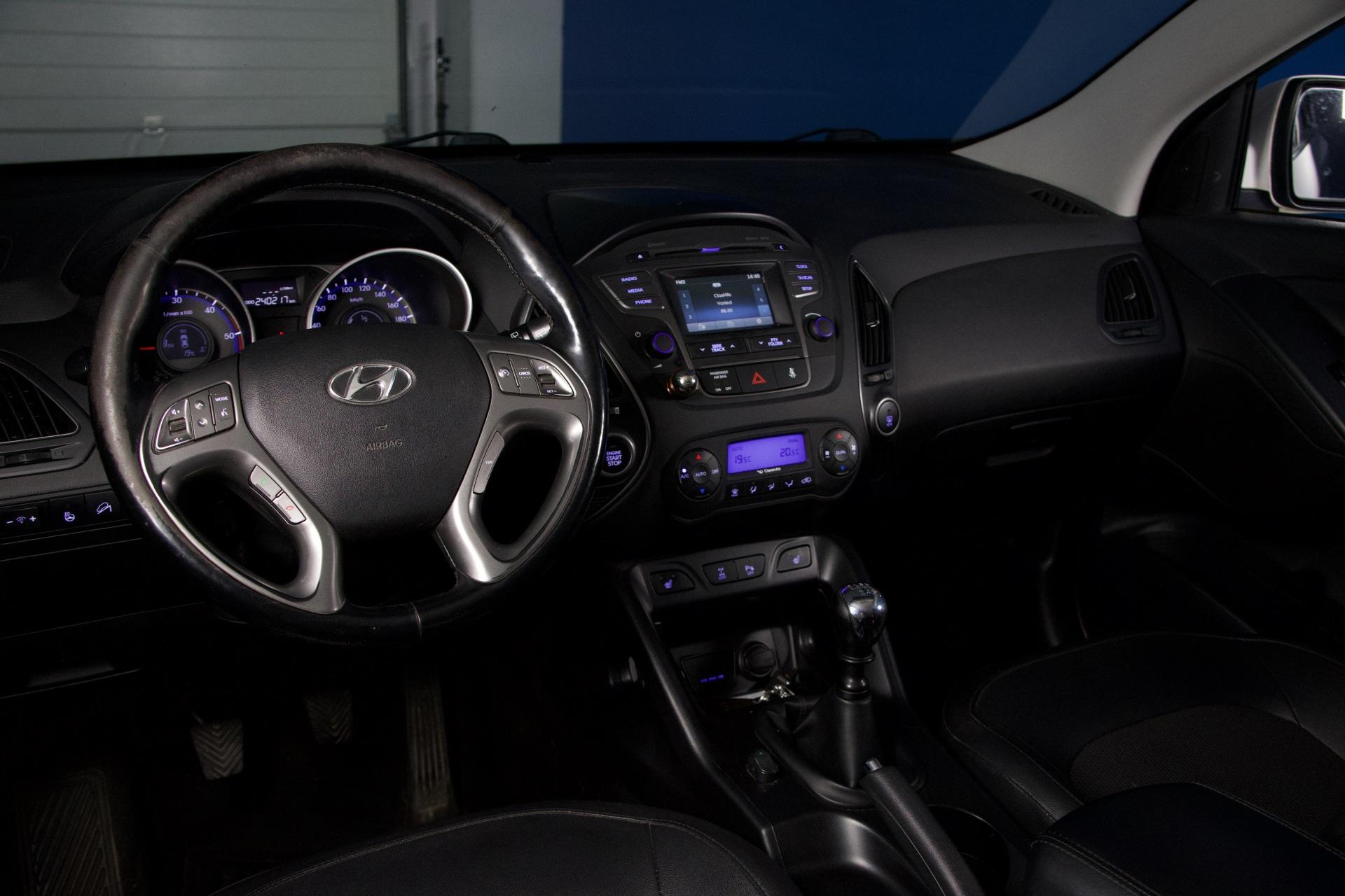 Hyundai ix35 4WD 2,0 CRDi 100kW 6MT Comfort Plus / Suomi-Auto / Lohko / Vetokoukku / LED / Kamera / Ratinlämmitin - AutoNova