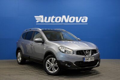 Nissan Qashqai+2 2,0L Tekna 4WD CVT 17" MY11 / 7-P / Webasto / Bose / Panorama / Vetokoukku / Navi / Kessy / Xenon - AutoNova